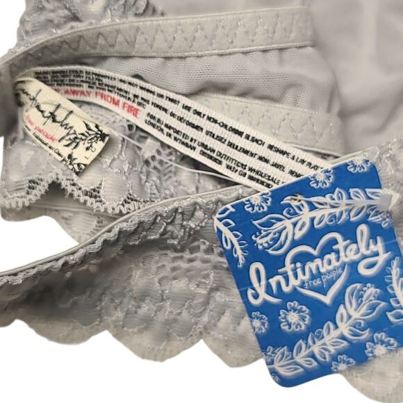 Free People Intimately Floral Lace Wireless Halter Bralette Large Gray NWT - Picture 4 of 4